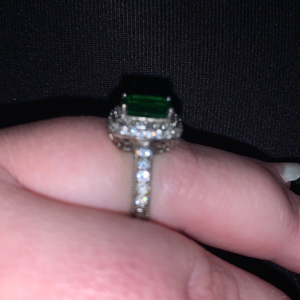 Pretty ring - Picture 2 of 4